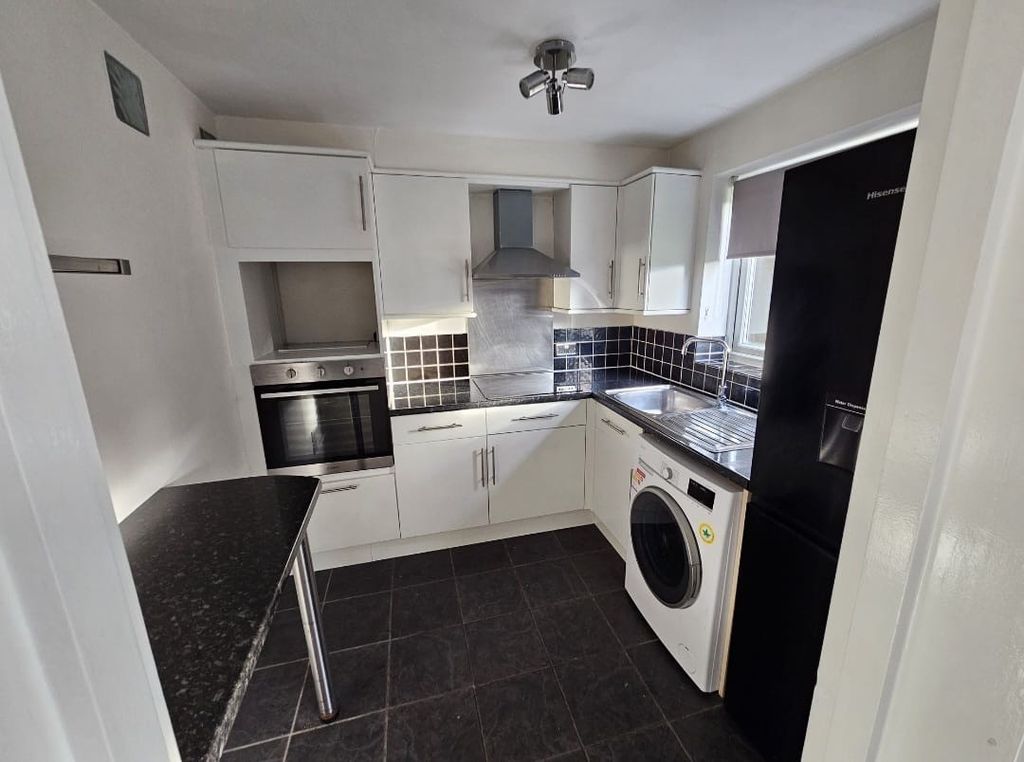 Property photo 3 of 6 Kitchen