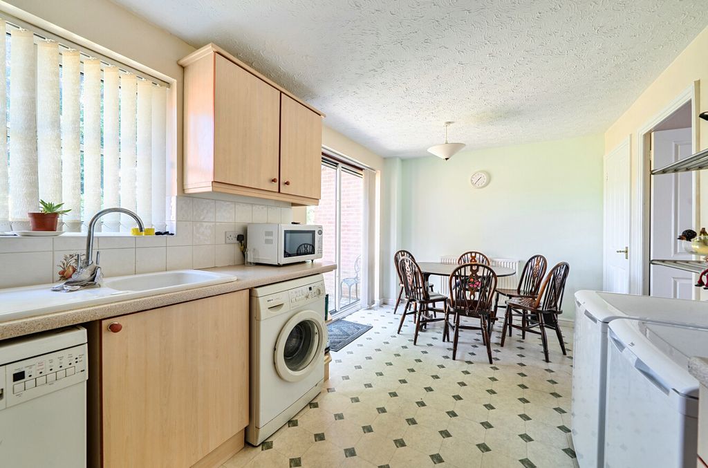 Property photo 2 of 13 1492932-27-6A5784...