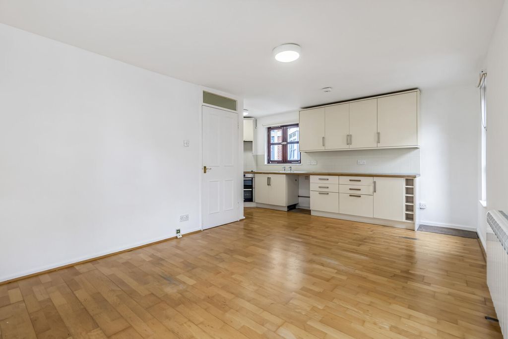 Property photo 2 of 10 Kitchen