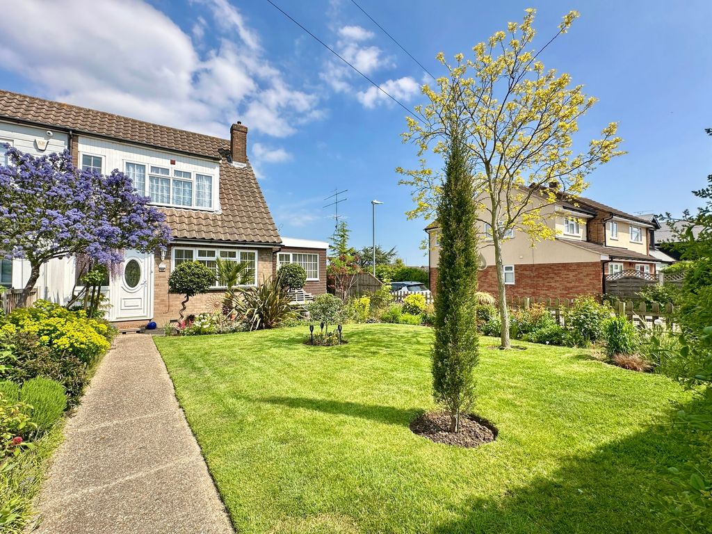 Property photo 1 of 19 Front Garden