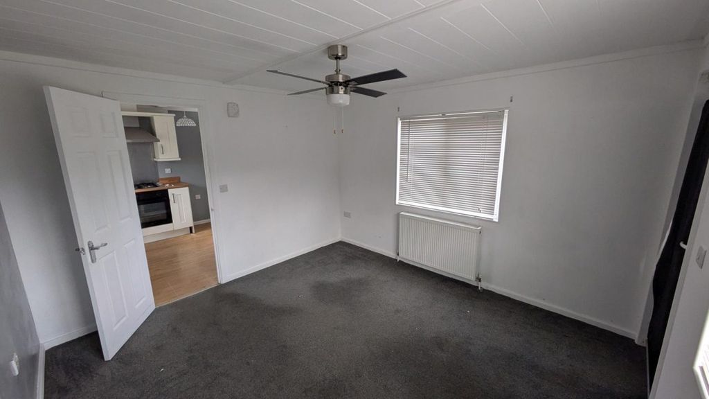 Property photo 3 of 8 09 Preowned Lounge