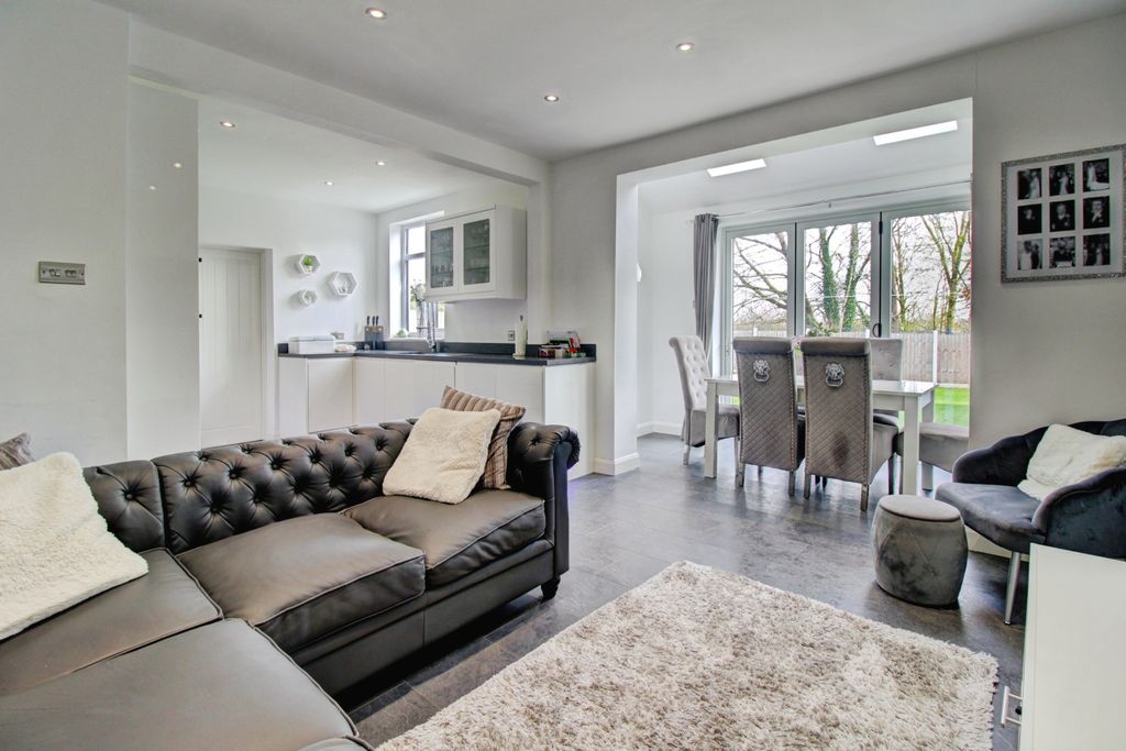 Property photo 2 of 20 Open Plan Kitchen