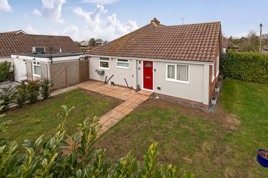 Property photo 1 of 27 Rogate Road_15