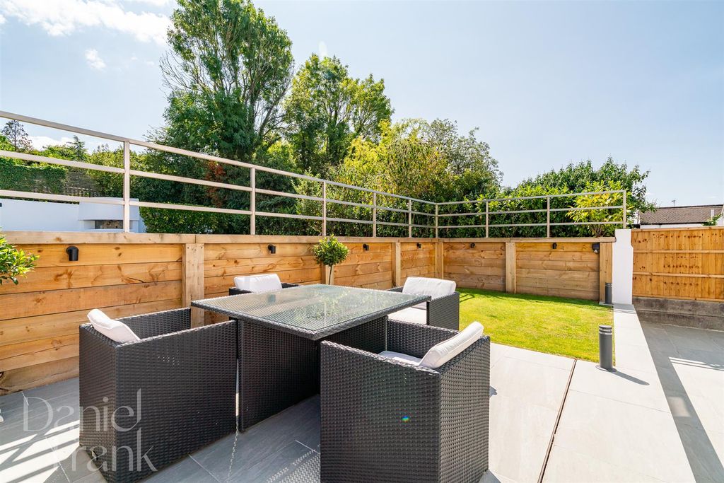 Additional image 48 of 5 bed detached house for saleThe Uplands, Loughton IG10