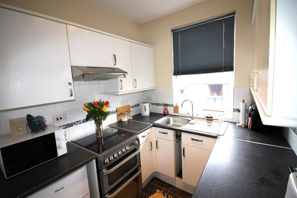 Property photo 2 of 8 4 - .Jpg