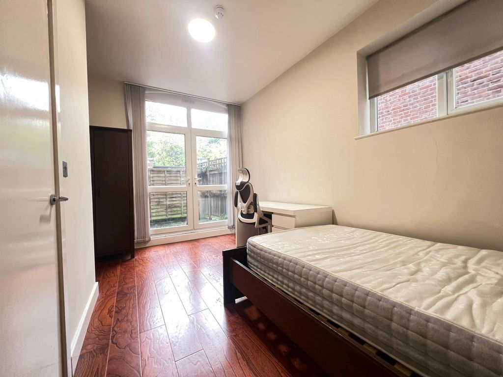 Property photo 2 of 11 Image