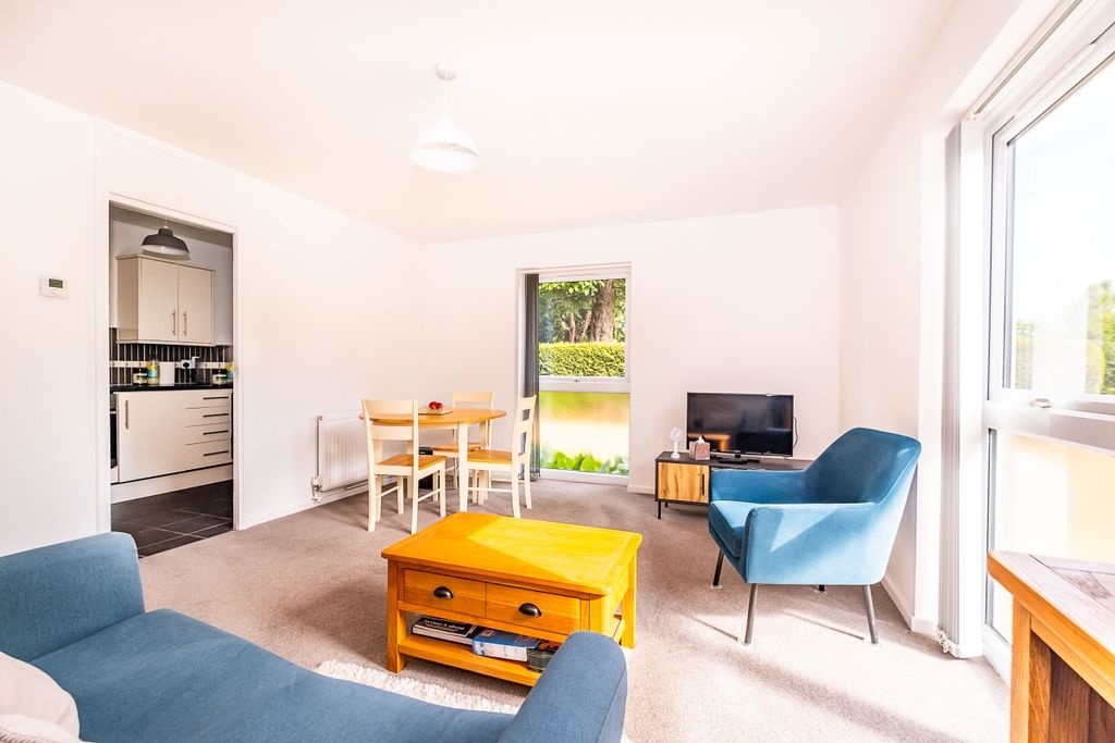 Property photo 3 of 8 2-Redlands-Cromwe...