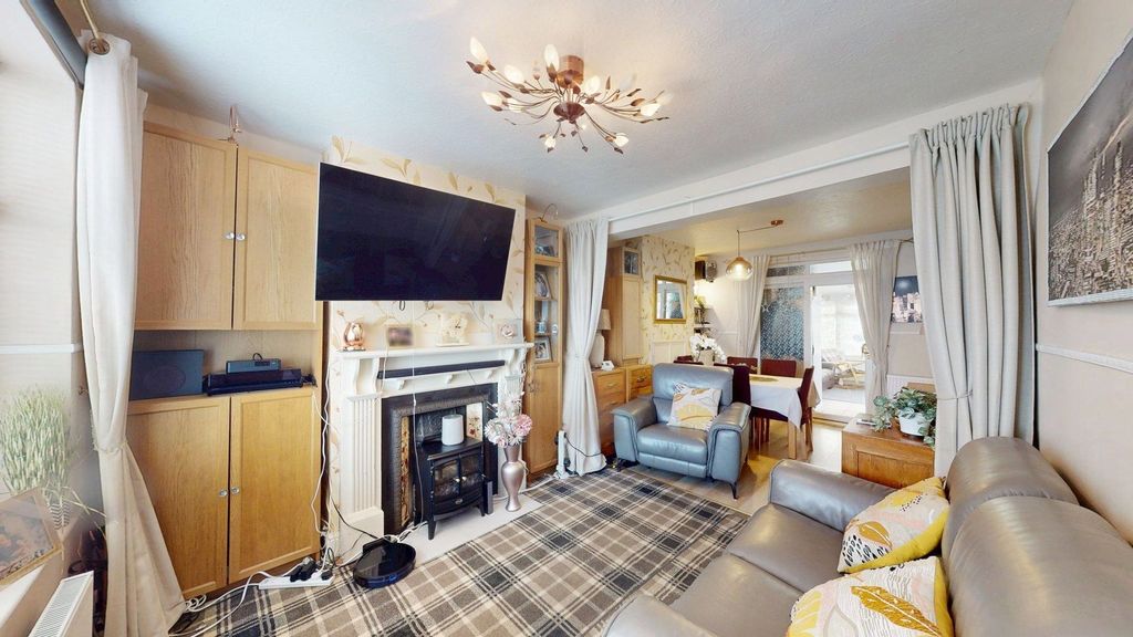 Property photo 2 of 13 Lounge