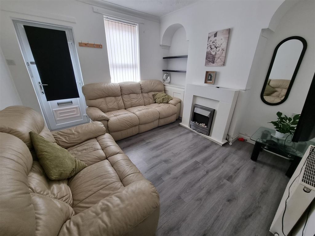 Property photo 2 of 6 Lounge