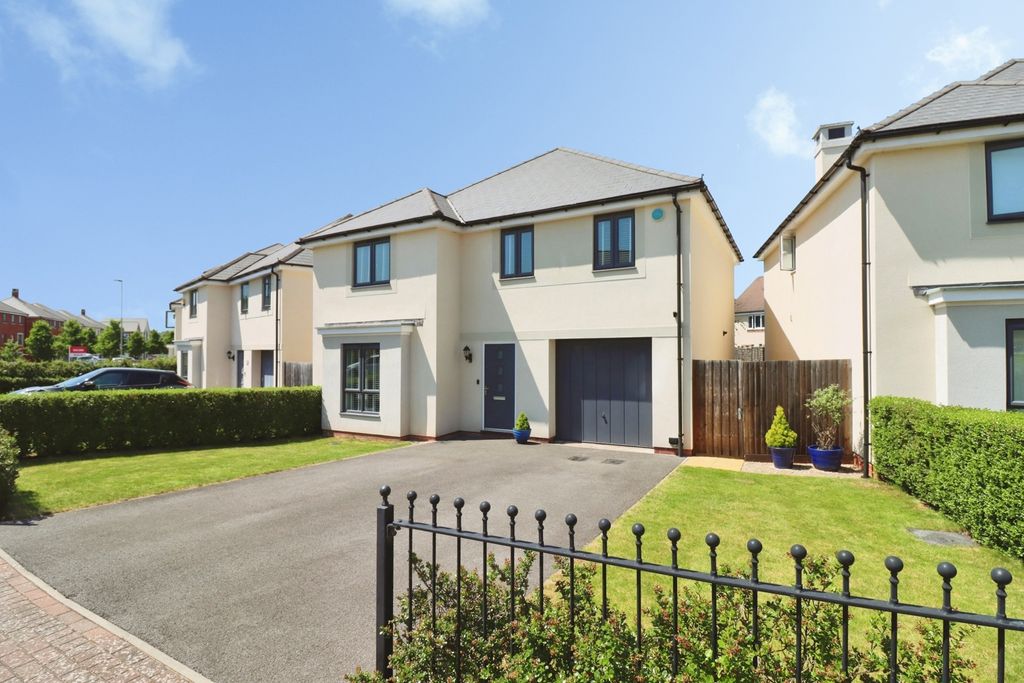 Property photo 1 of 18 Pbox-Img.Jpg