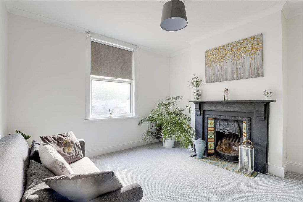 Property photo 2 of 17 10906.Jpg