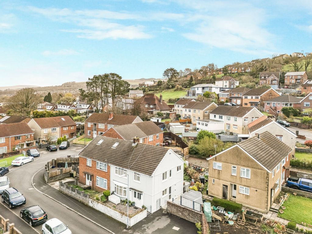 Property photo 2 of 32