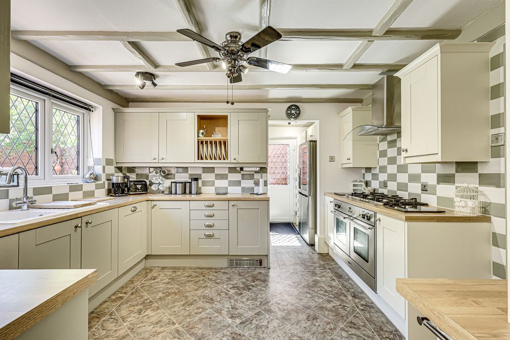 Property photo 3 of 42
