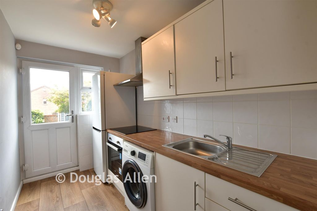 Property photo 1 of 8 Kitchen