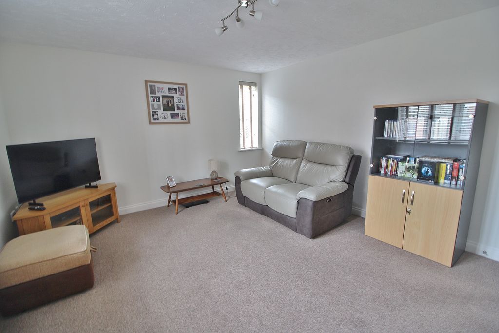 Property photo 2 of 8