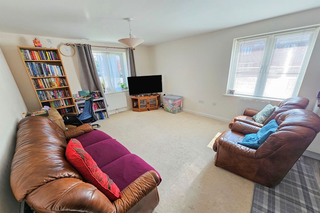 Property photo 2 of 9