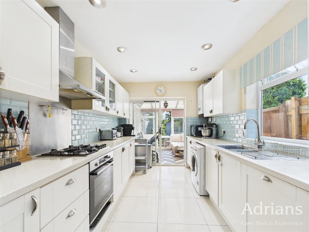 Property photo 2 of 30