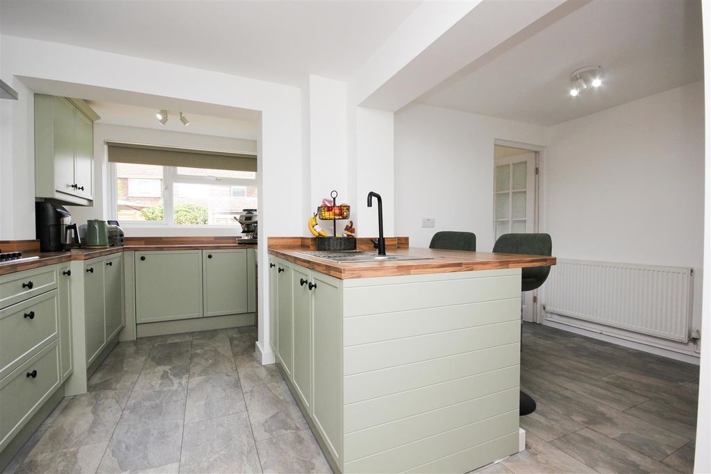 Property photo 2 of 14 Img_1874.Jpg