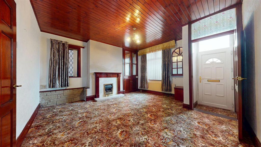 Property photo 2 of 22 Garswood Road Living Room