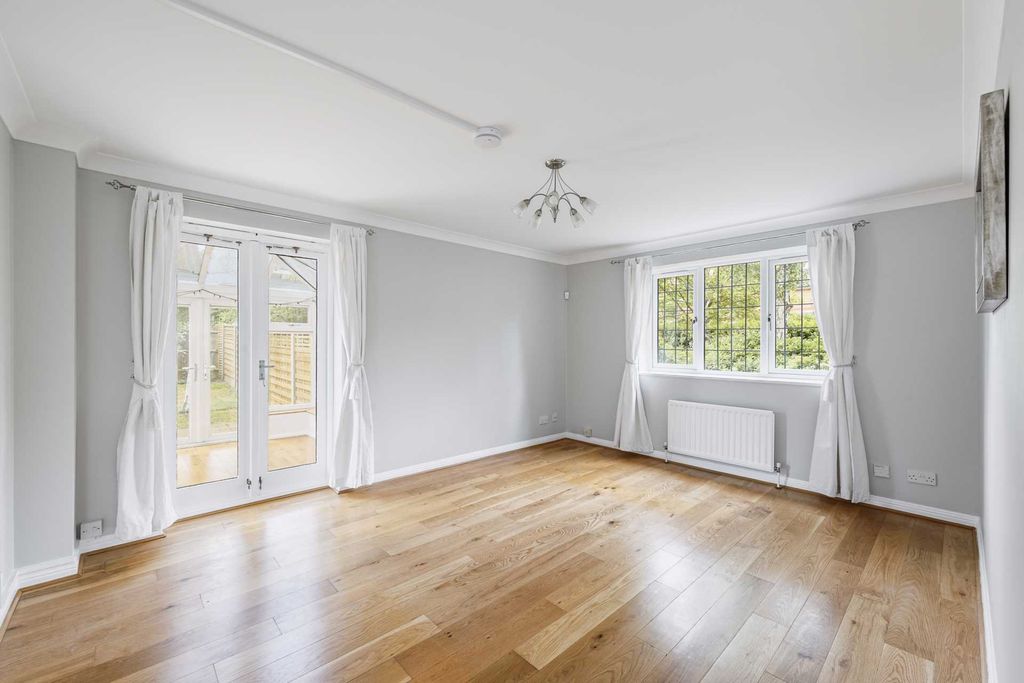 Property photo 2 of 9