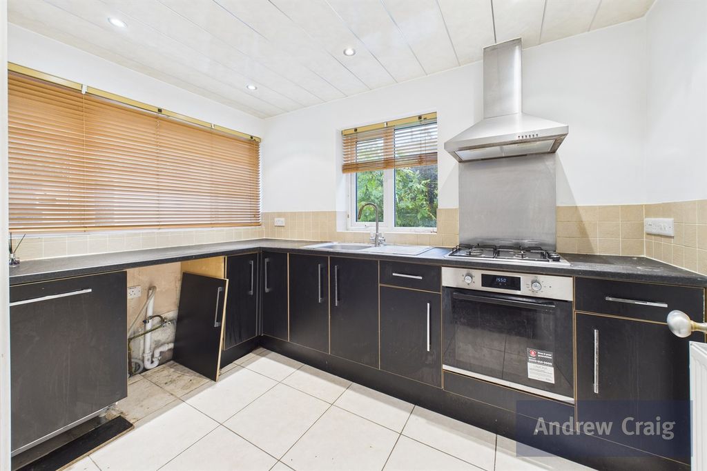 Property photo 3 of 17 Kitchen