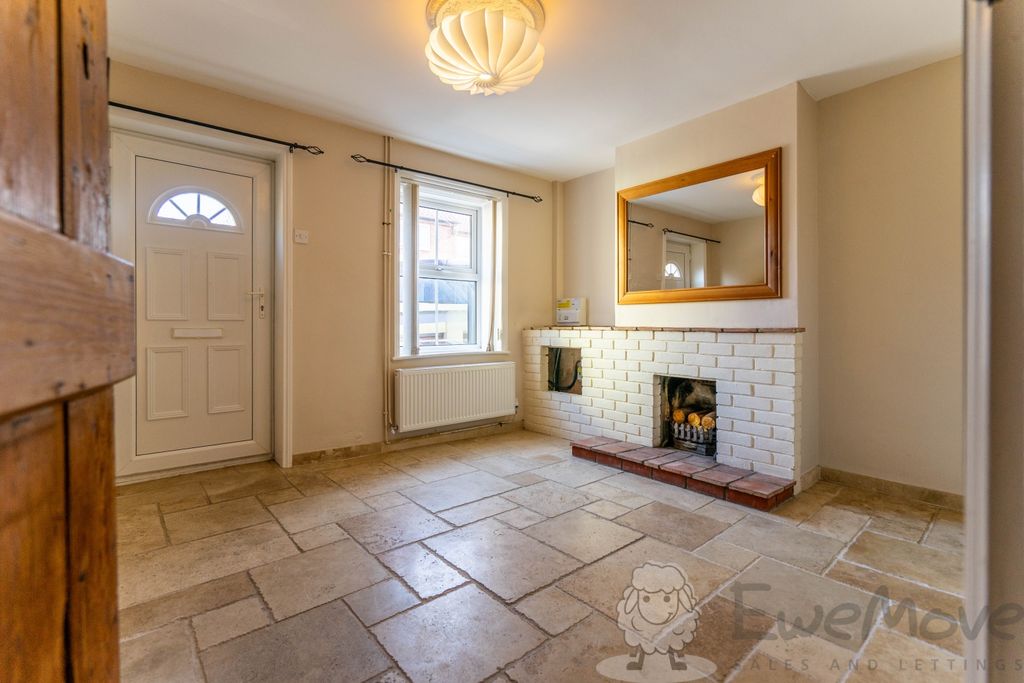 Property photo 2 of 12 Lounge