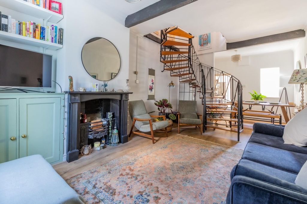 Property photo 2 of 13 85-9.Jpg