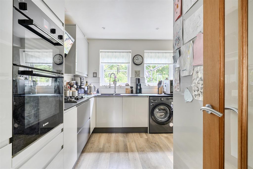 Property photo 3 of 14 1480868-11-6A33Abae68B96.Jpg