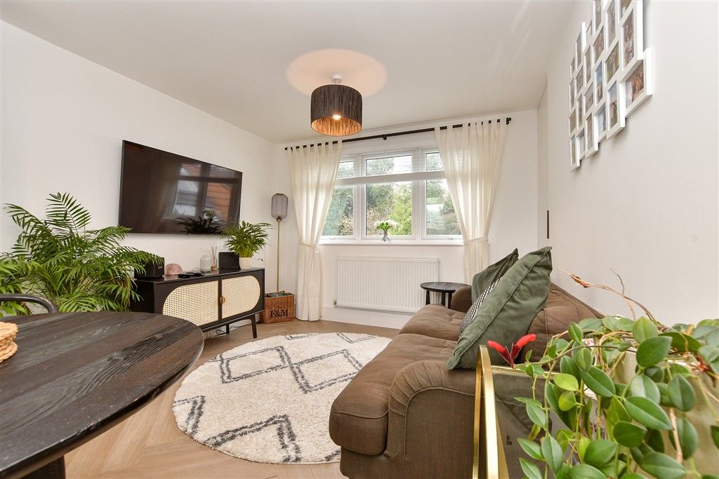 Property photo 1 of 13 Kitchen / Lounge / Diner