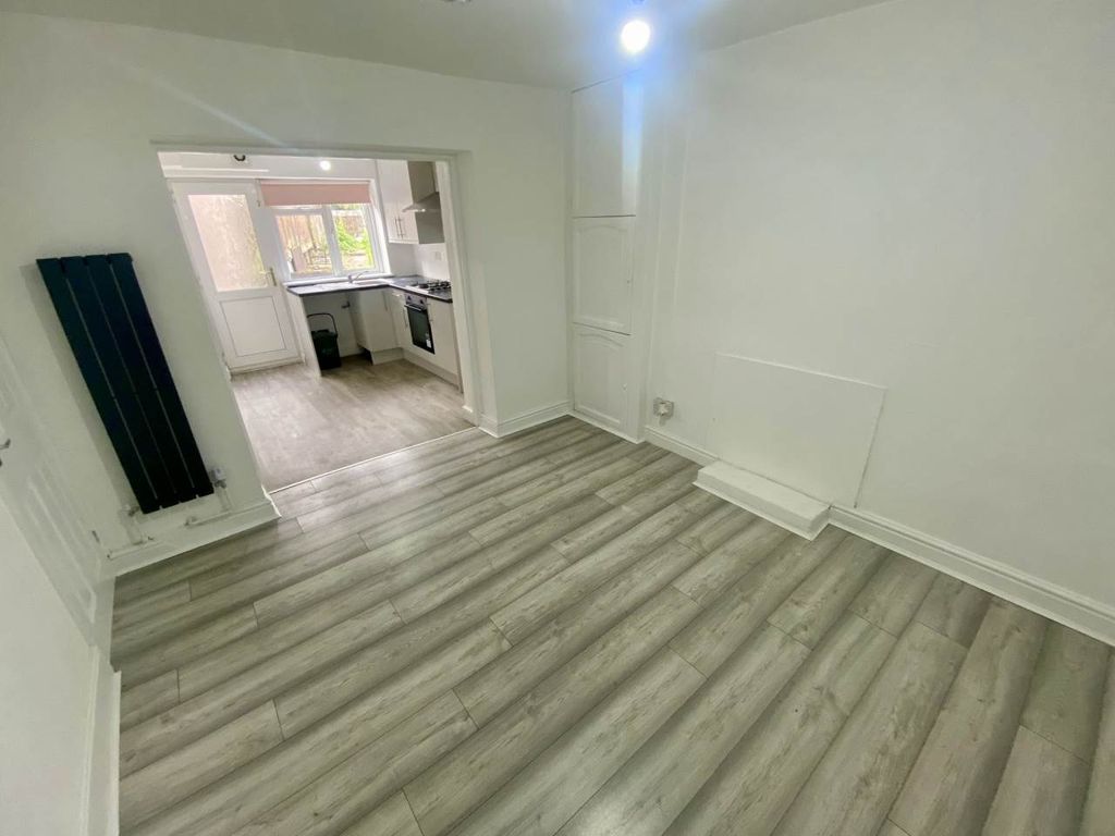 Property photo 3 of 12 94Ec7d59-c095-42Ef-91F6-Fdfadb0F55Ef