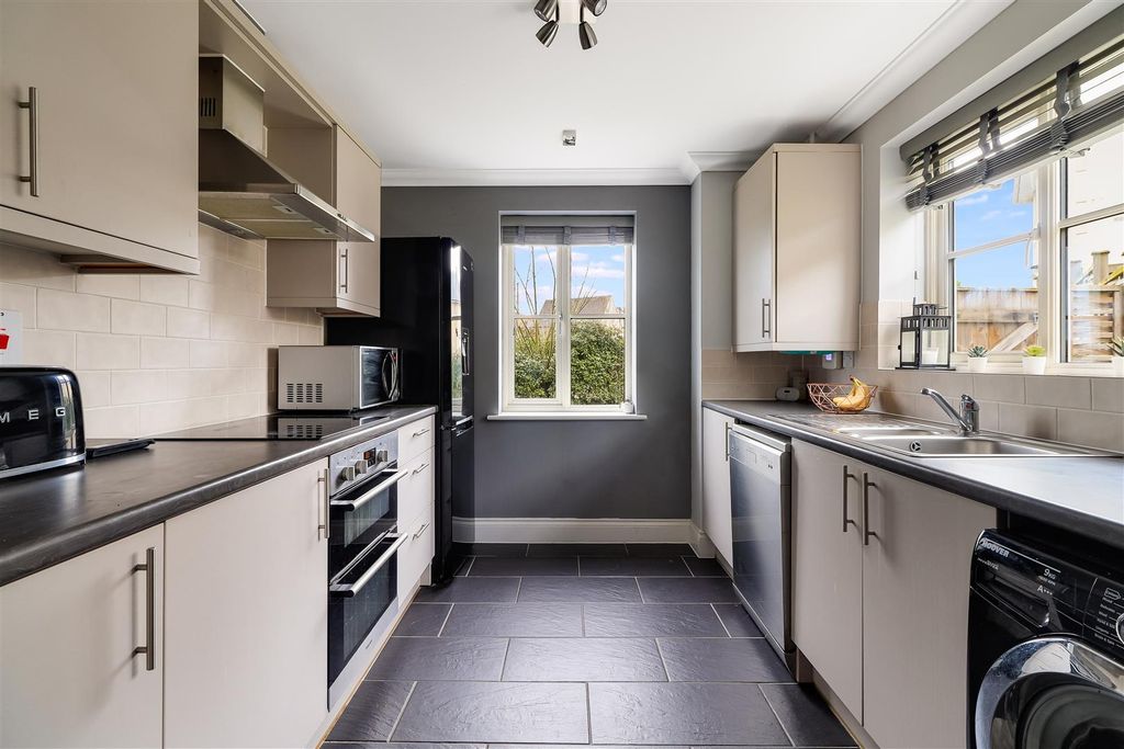 Property photo 3 of 17 Img (7).Jpg