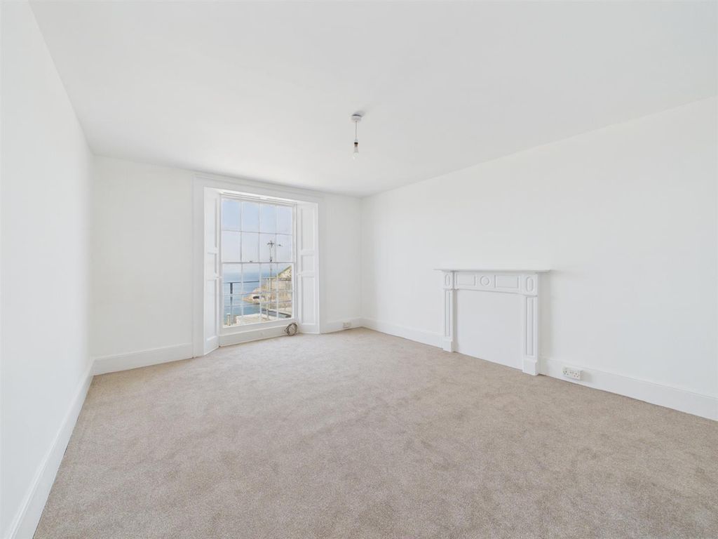 Property photo 2 of 10 Lounge.Jpg