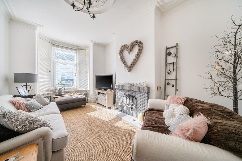 Property photo 2 of 16 1422036-13-69A6Da86A8A14.Jpg