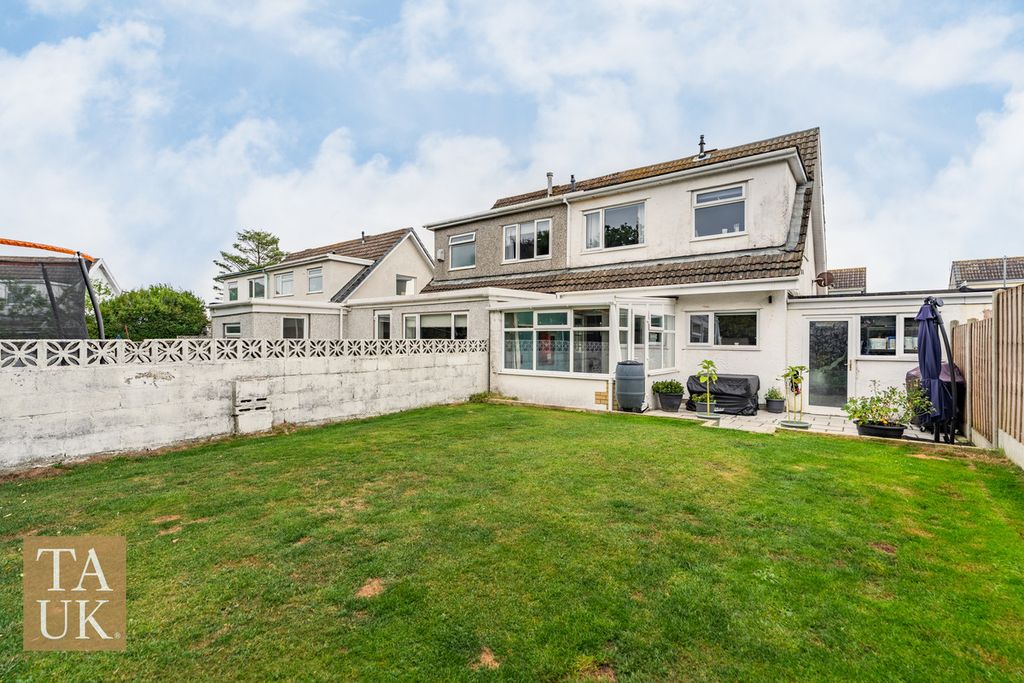 Property photo 3 of 15