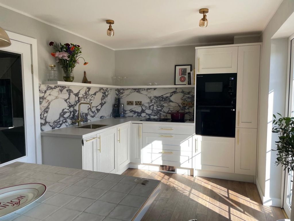 Property photo 3 of 25