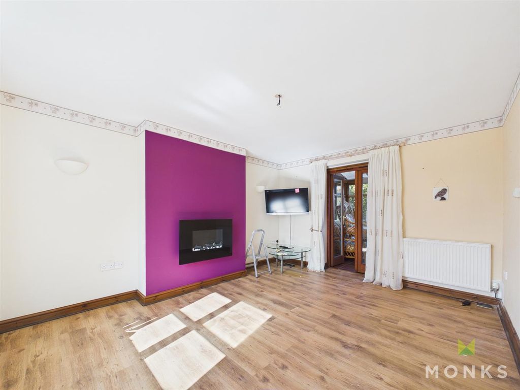 Property photo 3 of 21 Cam01420G0-Pr0865-Still001.Jpg