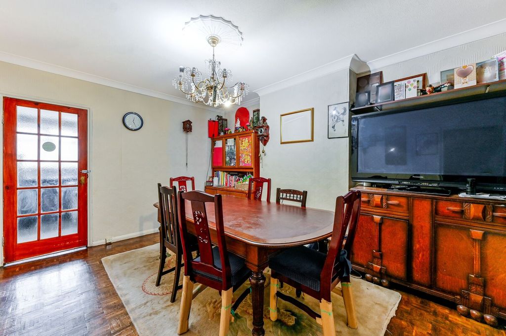 Property photo 2 of 17