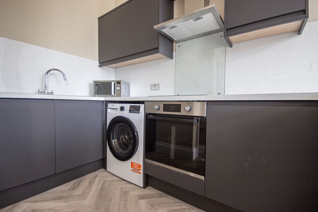 Property photo 3 of 11 5