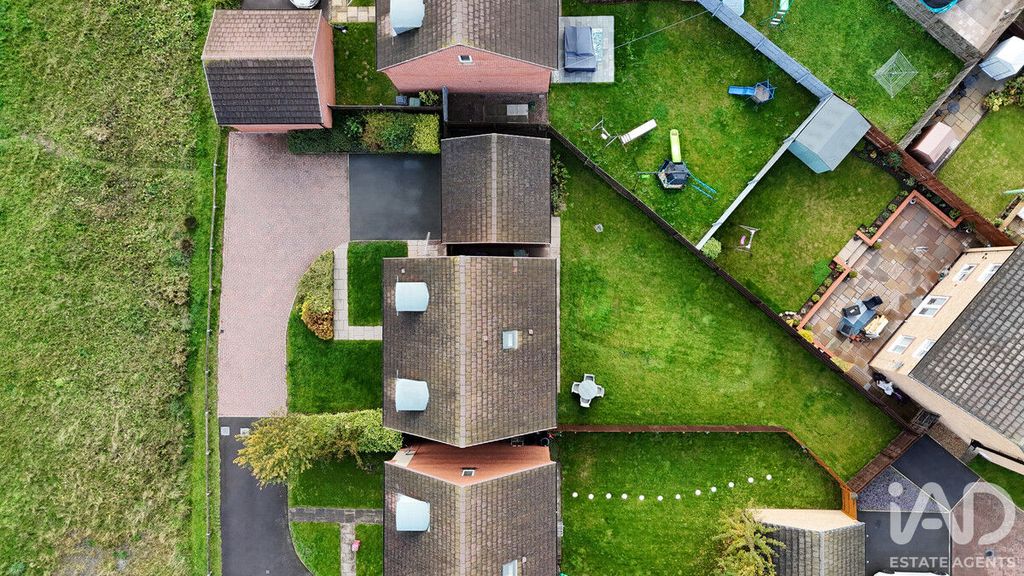 Property photo 2 of 45