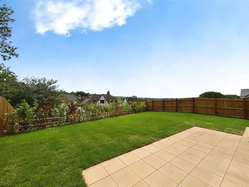 Property photo 3 of 11 Outside