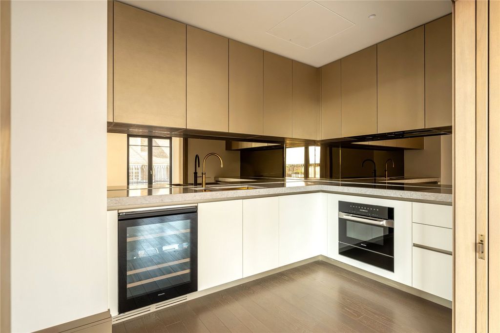 Property photo 2 of 10 Kitchen