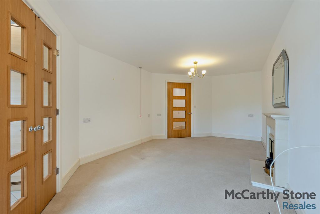 Property photo 3 of 20 8661850-Interior07-800.Jpg