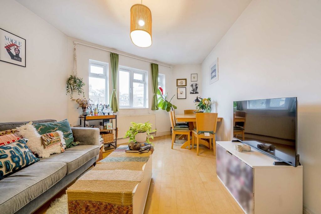 Property photo 3 of 7