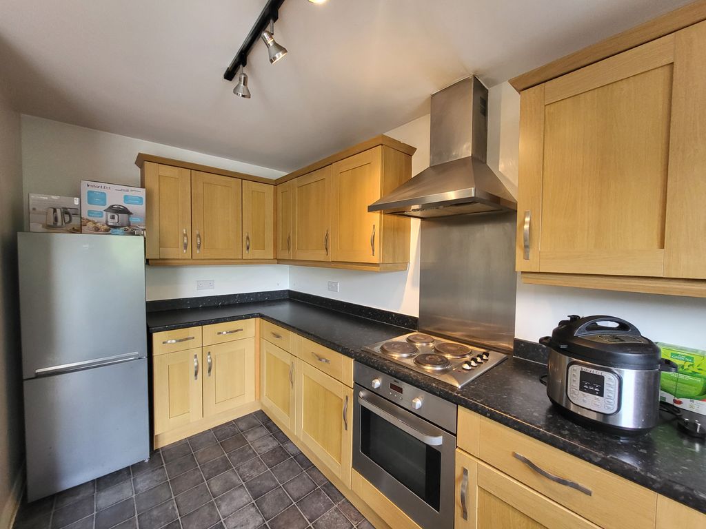Property photo 3 of 9 Kitchen