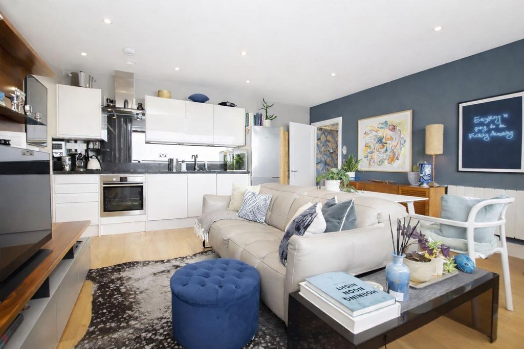 Property photo 2 of 12 2E766F2F-03Fe-4F61-B276-E9Cf754E09Dd (1).Png