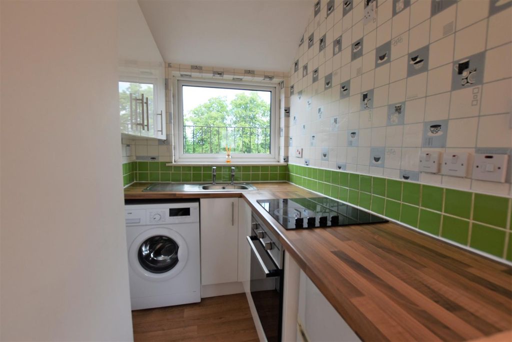 Property photo 3 of 7 Kitchen.Jpg
