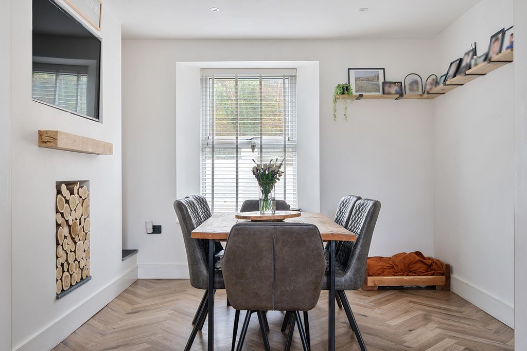 Property photo 3 of 26