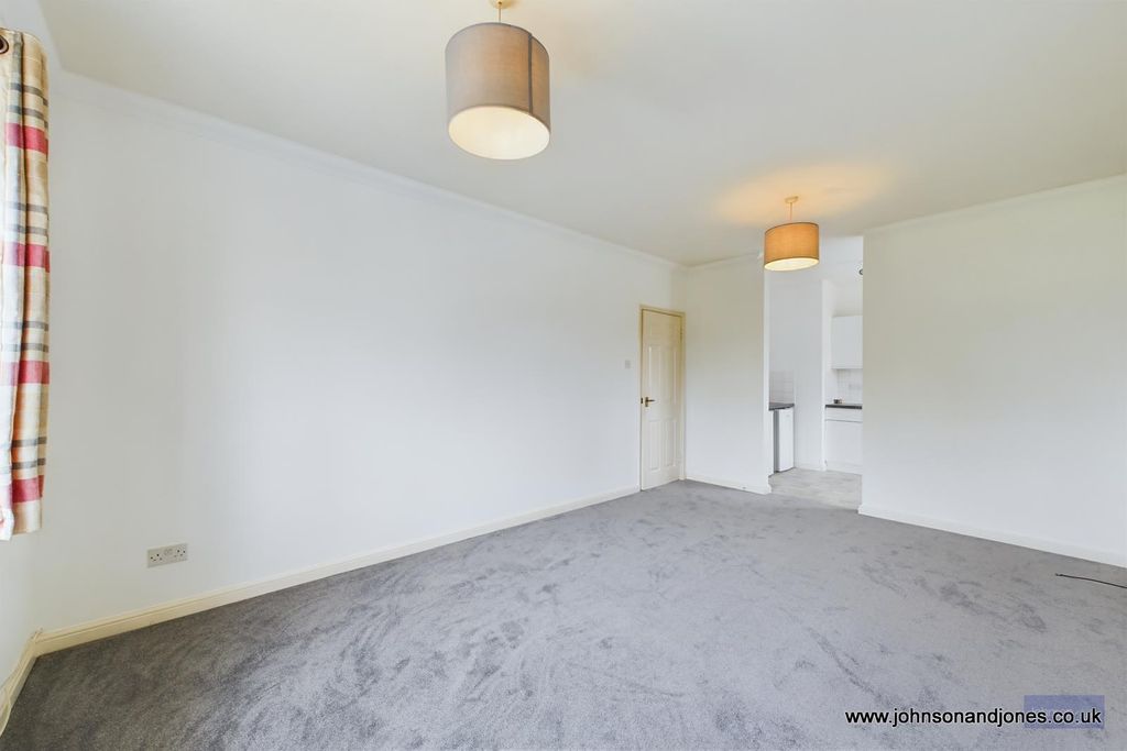 Property photo 3 of 9 2 Lounge.Jpg