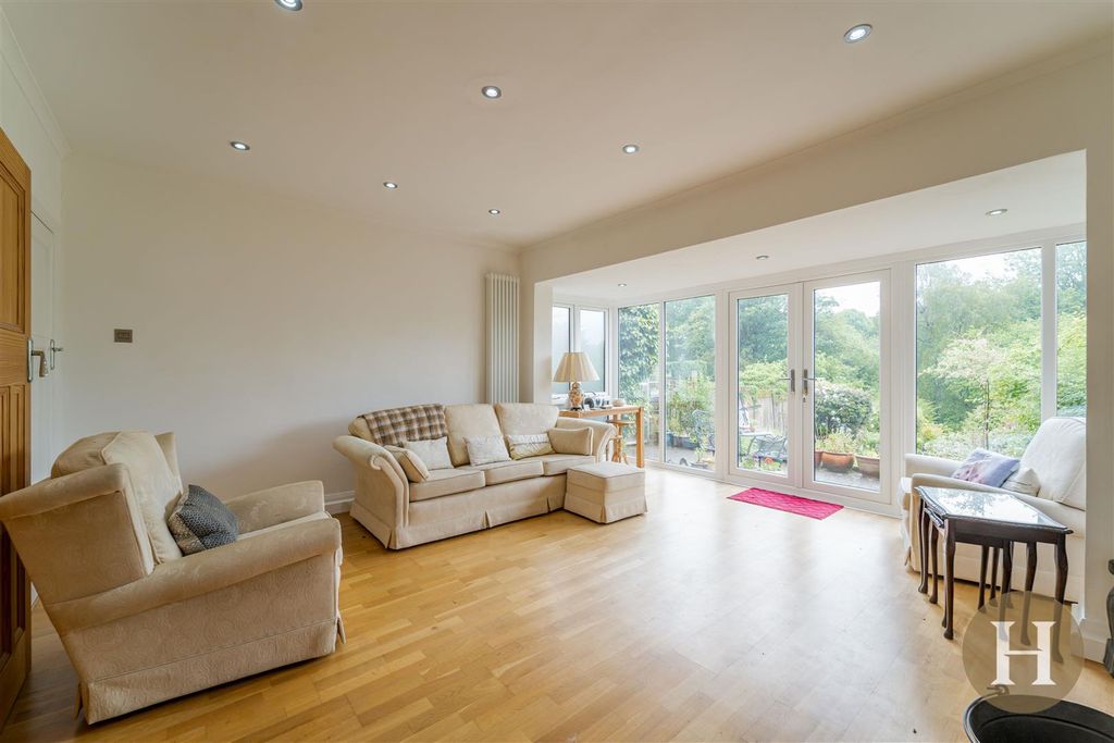 Property photo 2 of 38 Hadleigh Estate Agents-5.Jpg