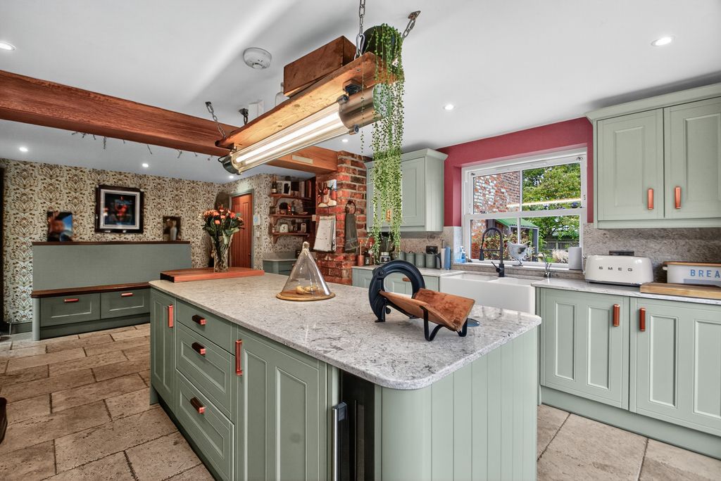 Property photo 3 of 22